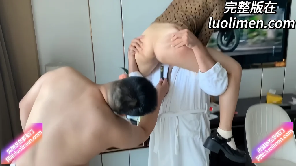 推特黑白dom老Zz 最新私拍合集 极限SM调教萝莉御姐人妻教师母狗 捆绑鞭打灌肠舔脚多场景-LUOLIMEN 萝莉色情视频