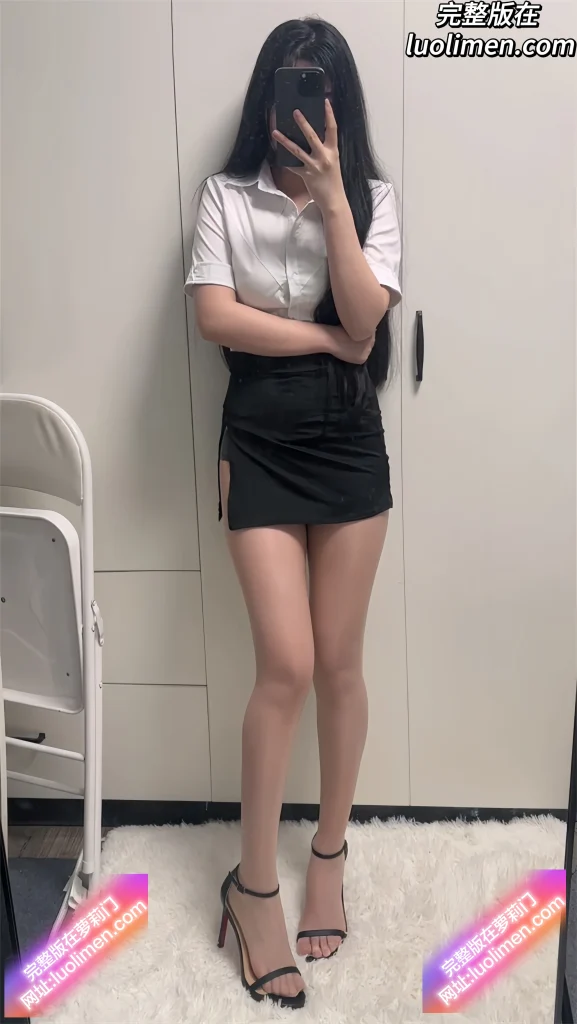 图片[3]-抖音擦边网红 爱吃猪脚饭 最新定制私拍 开档情趣装淫语自慰 浓密阴毛沾满白浆-LUOLIMEN 萝莉色情视频